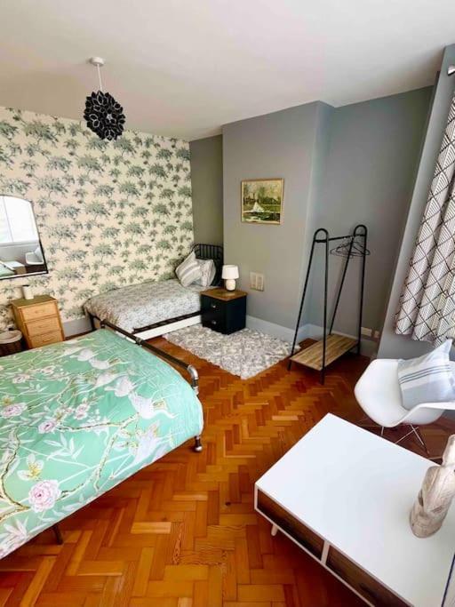 Spacious Semi-Detached Southsea House, Free Parking On Drive Portsmouth Exterior foto