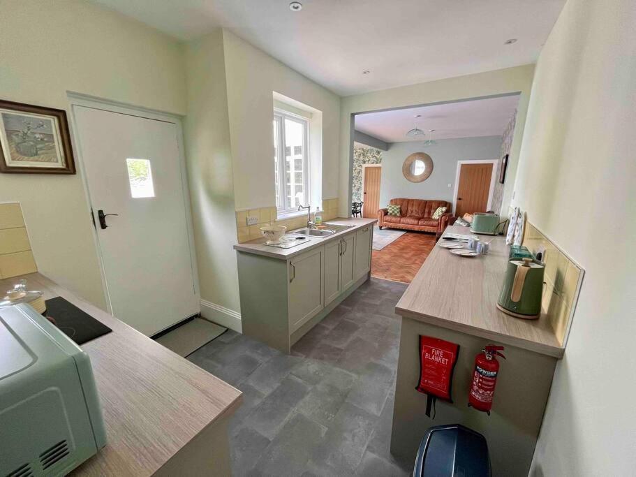 Spacious Semi-Detached Southsea House, Free Parking On Drive Portsmouth Exterior foto