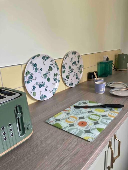 Spacious Semi-Detached Southsea House, Free Parking On Drive Portsmouth Exterior foto
